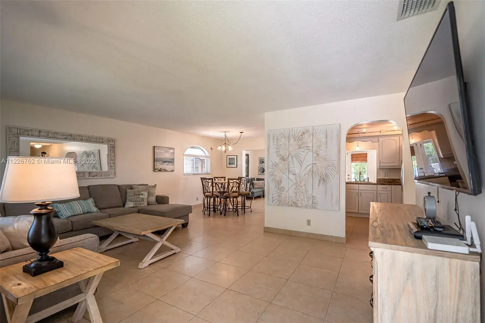 1148 Johnson St, Hollywood FL 33019 photo 3