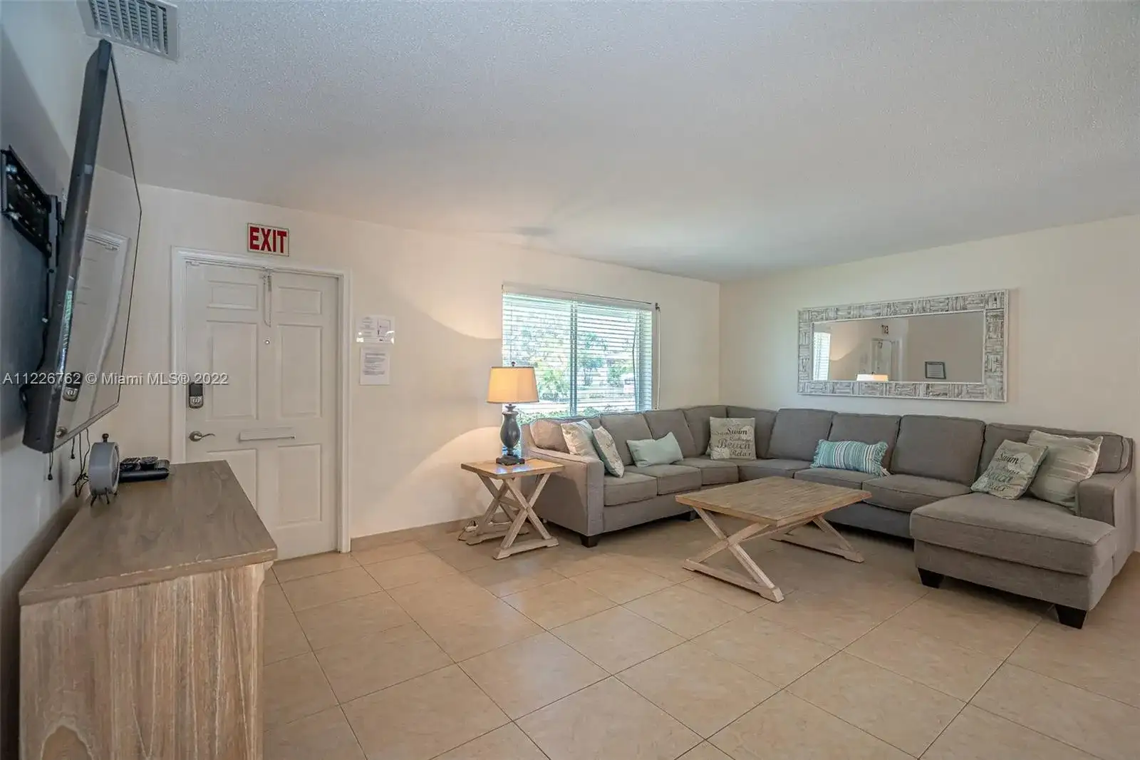 1148 Johnson St, Hollywood FL 33019 photo 4