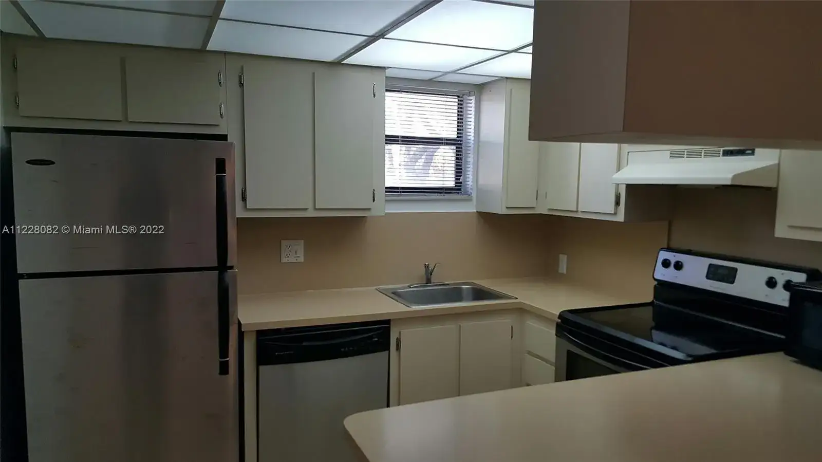 8290 Lake Dr # 223, Doral FL 33166 photo 3