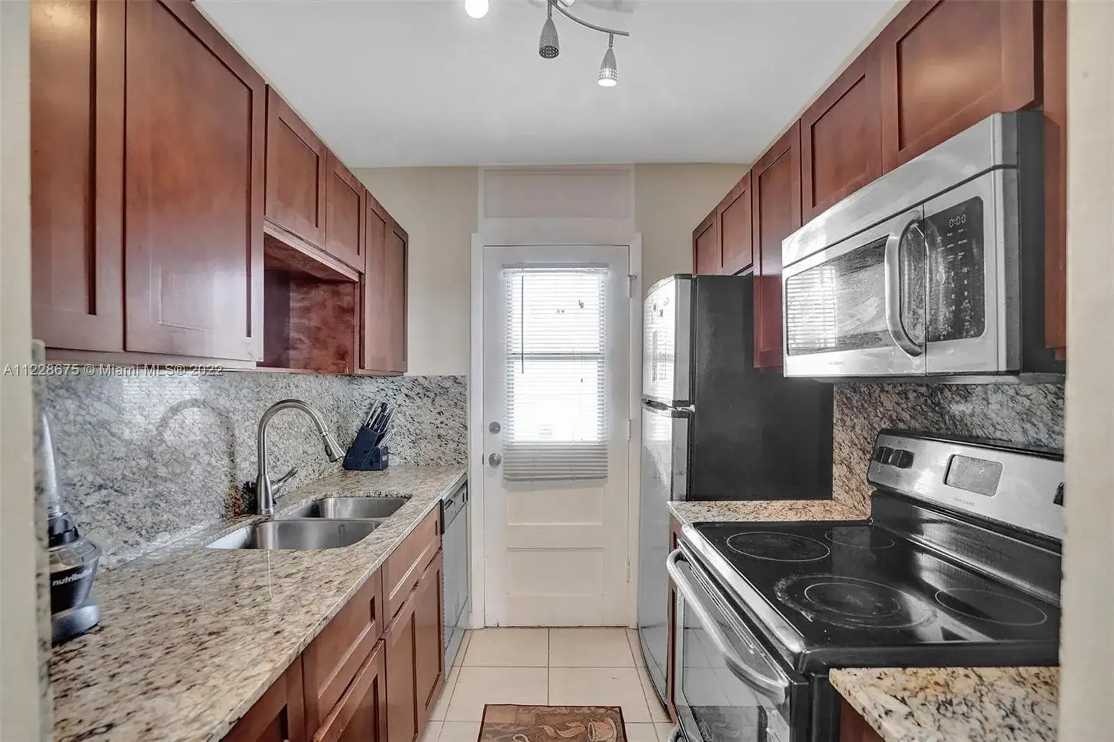 1475 NE 125th Ter, North Miami FL 33161 photo 2