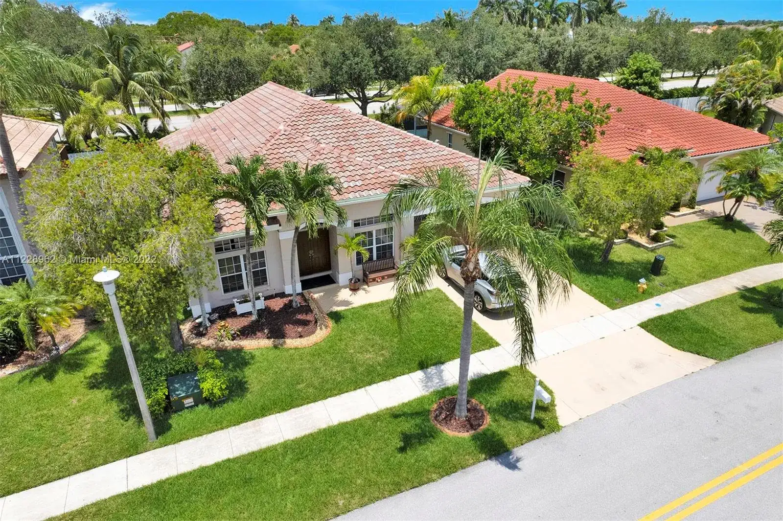 1154 NW 183rd Ter, Pembroke Pines FL 33029 photo 3