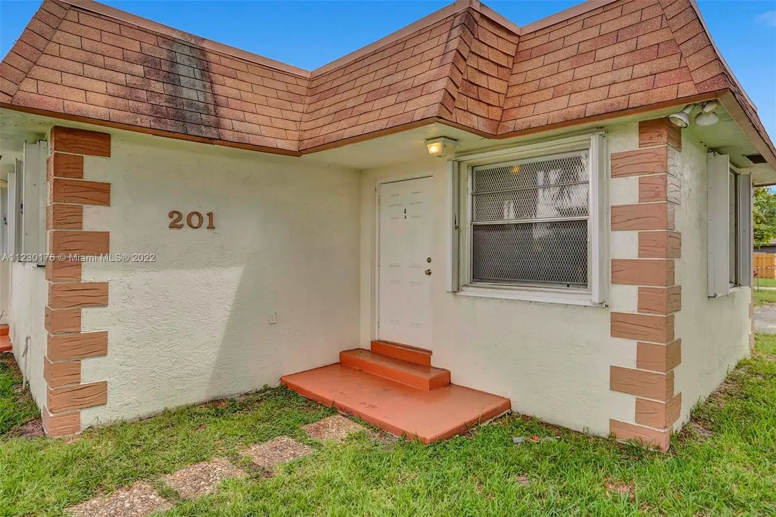 201 Columbus Pkwy, Hollywood FL 33021 photo 2