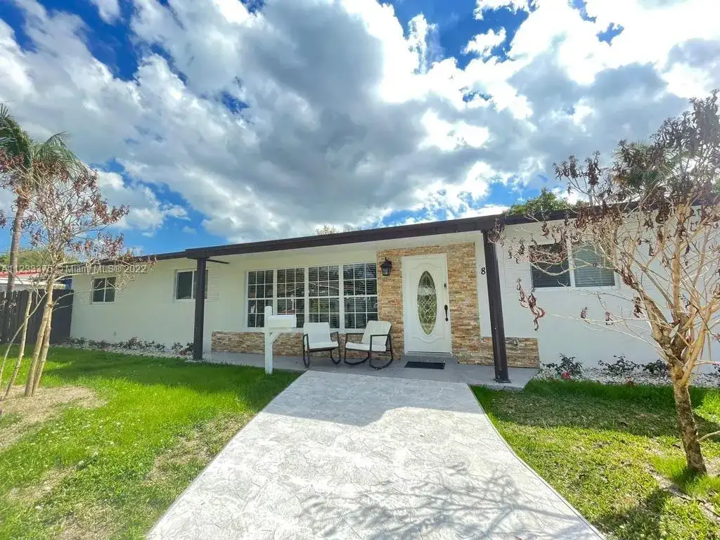 810 NE 182nd St, North Miami Beach FL 33162 photo 2