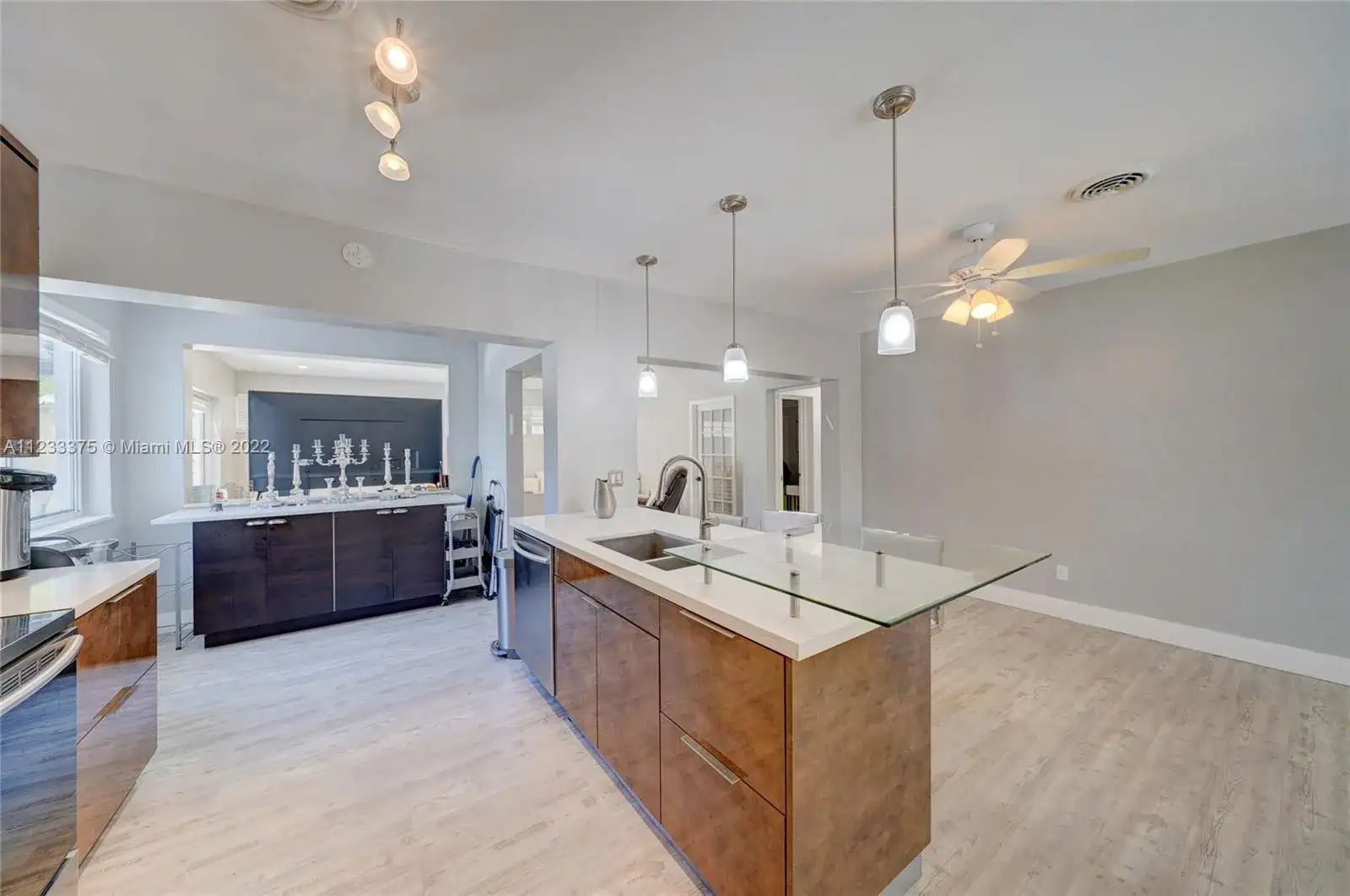 810 NE 182nd St, North Miami Beach FL 33162 photo 4