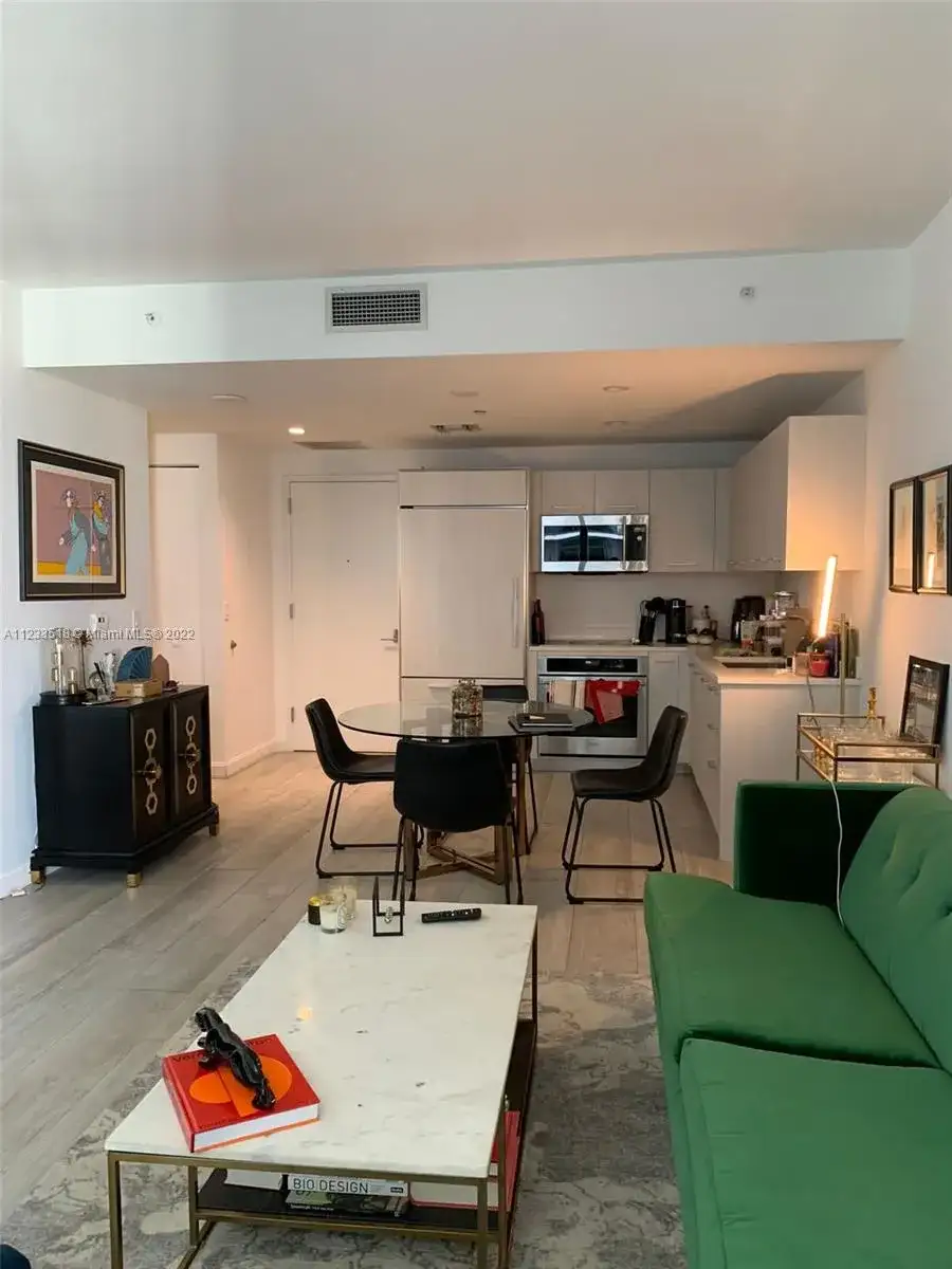 45 SW 9th St # 3407, Miami FL 33130 photo 3