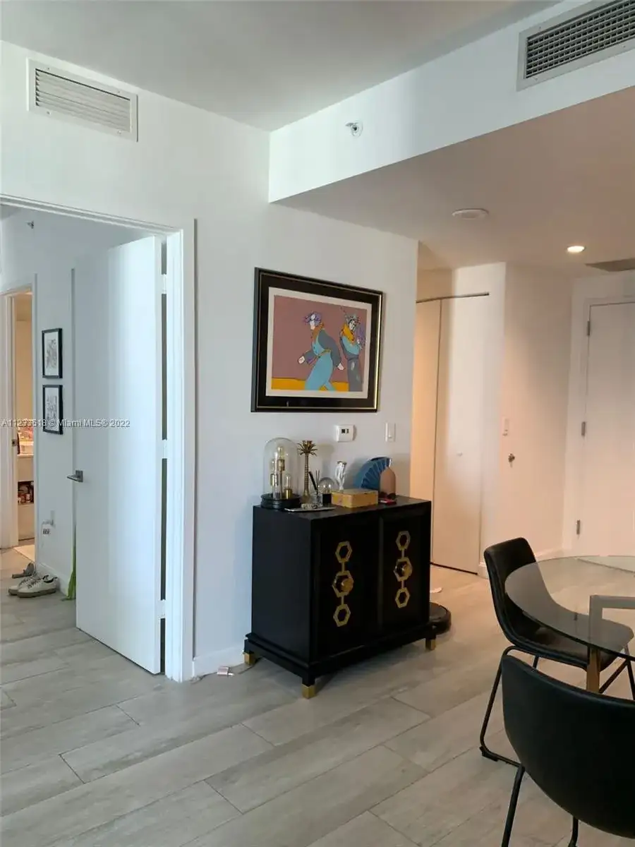 45 SW 9th St # 3407, Miami FL 33130 photo 4