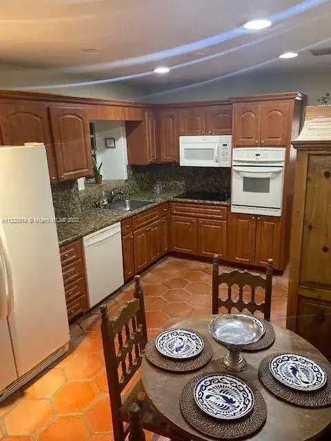 9770 SW 12th Ter, Miami FL 33174 photo 2