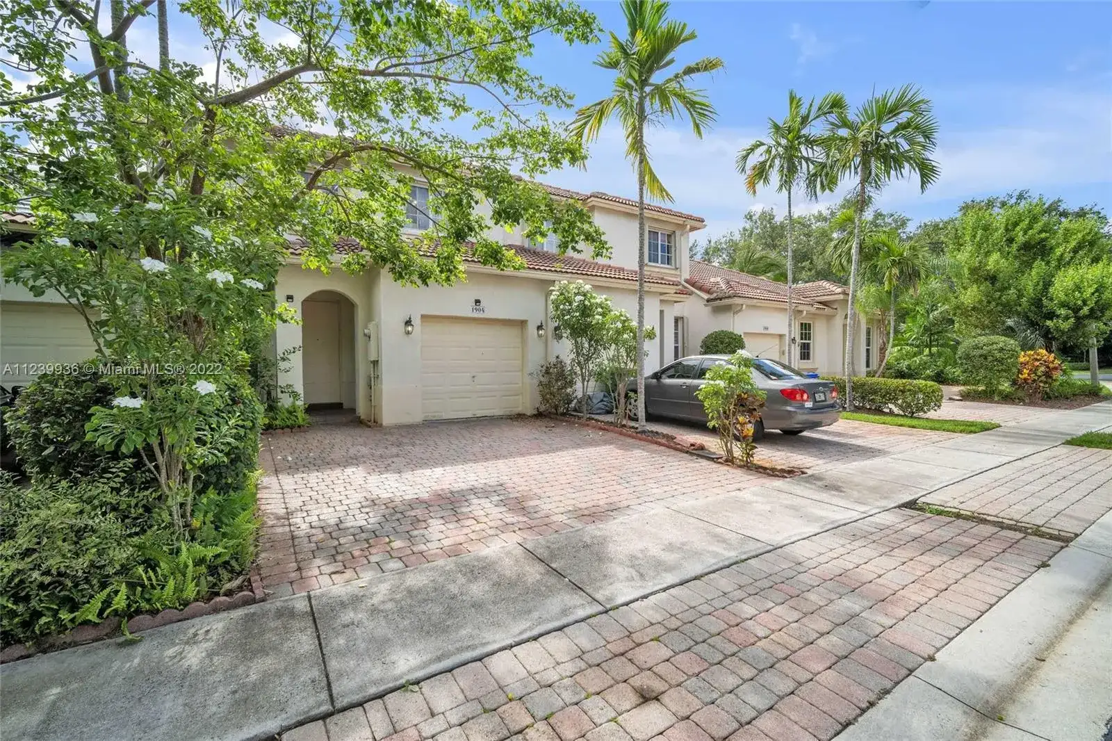 1904 NW 78th Way, Pembroke Pines FL 33024 photo 2