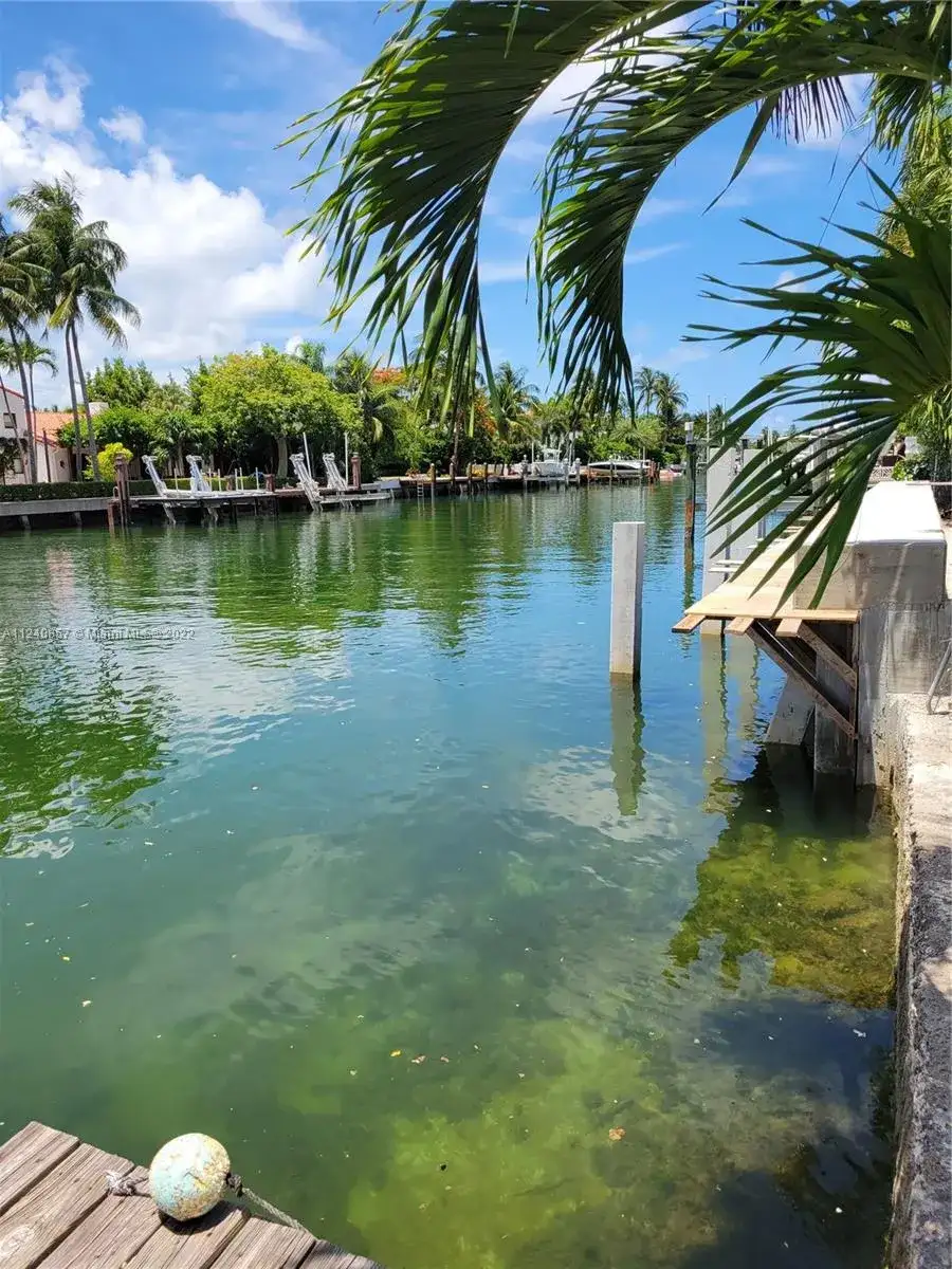 4230 Chase Ave, Miami Beach FL 33140 photo 2