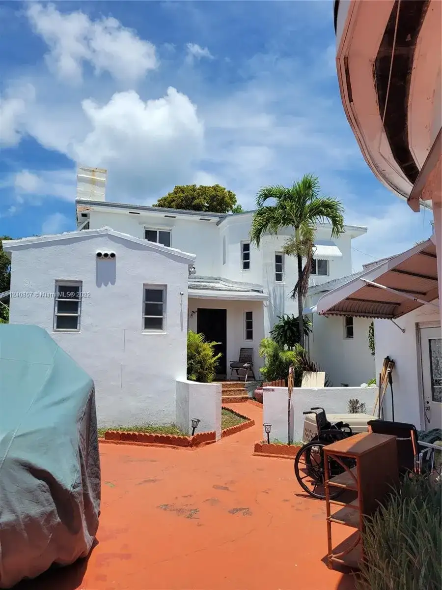 4230 Chase Ave, Miami Beach FL 33140 photo 3