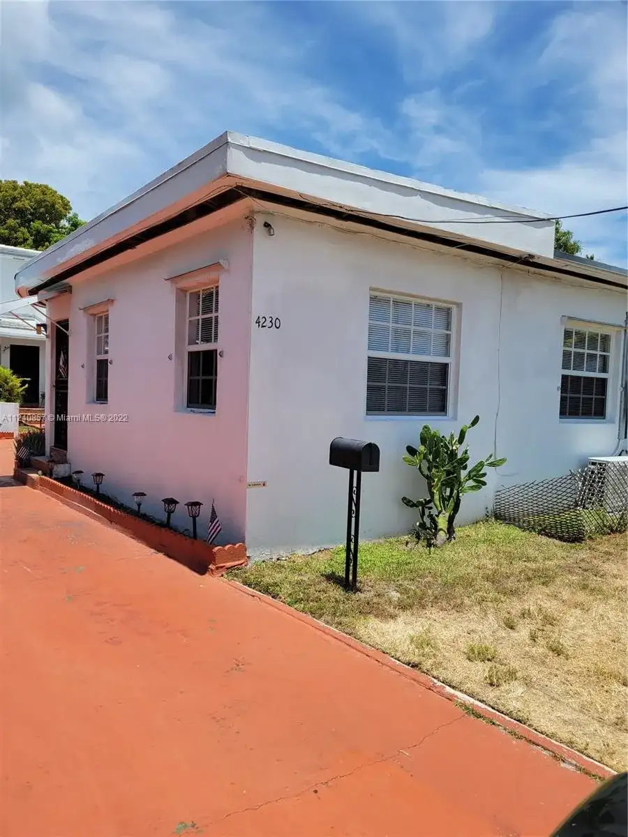 4230 Chase Ave, Miami Beach FL 33140 photo 4