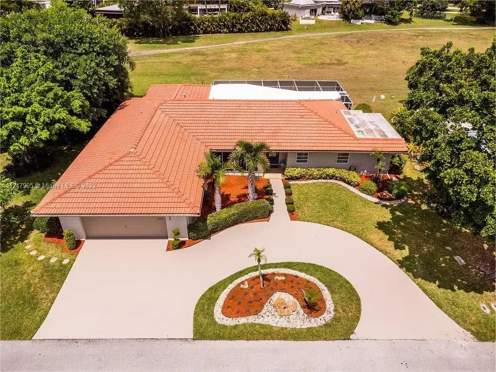 4909 N Travelers Palm Ln, Tamarac FL 33319 photo 2