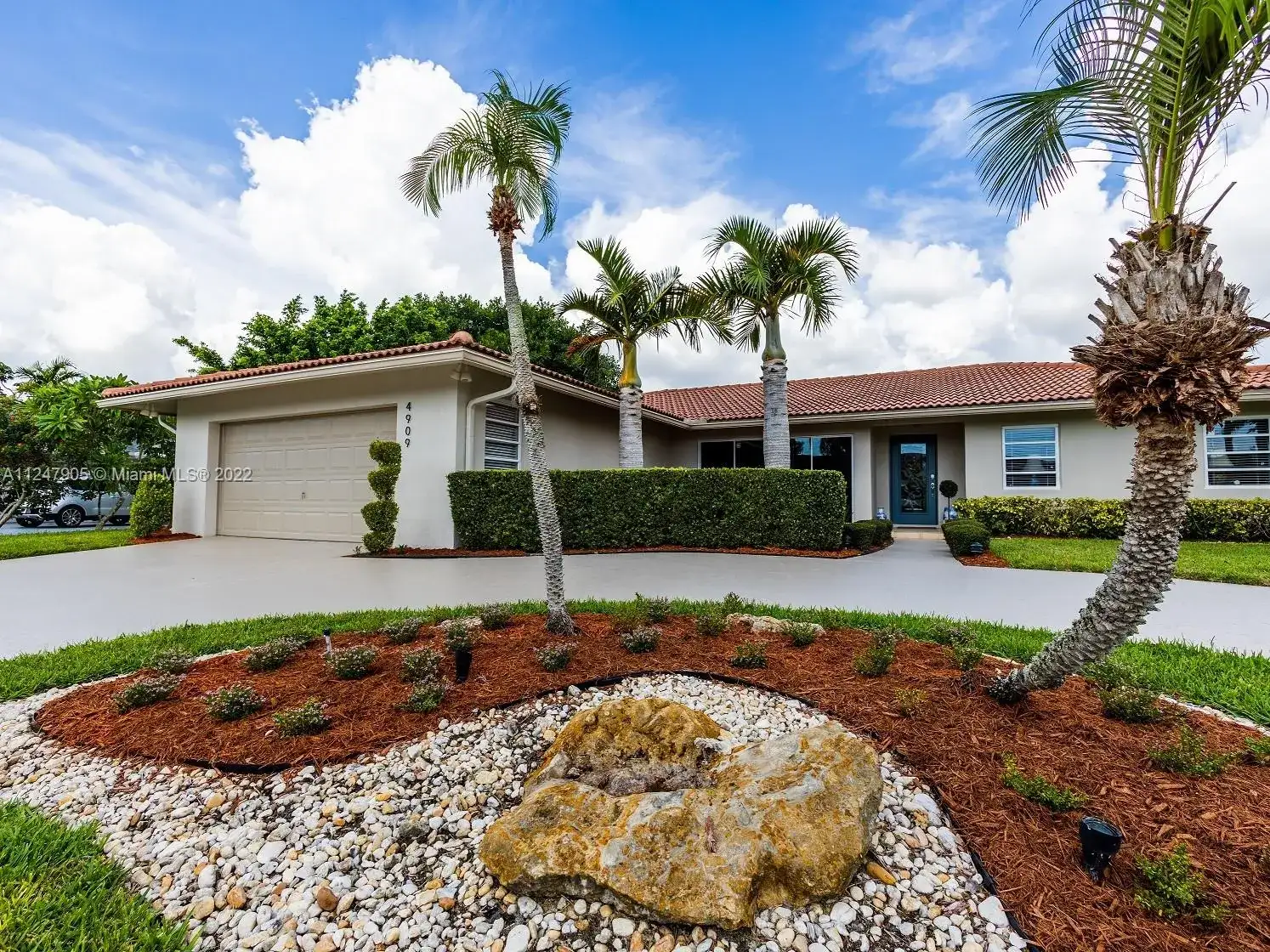 4909 N Travelers Palm Ln, Tamarac FL 33319 photo 5