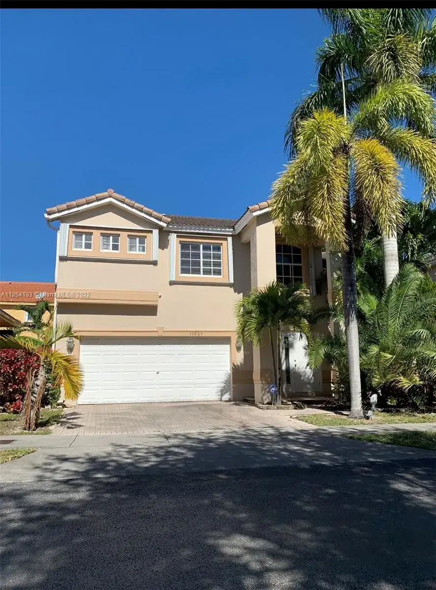 10863 NW 53 LN, Doral FL 33178 photo 2