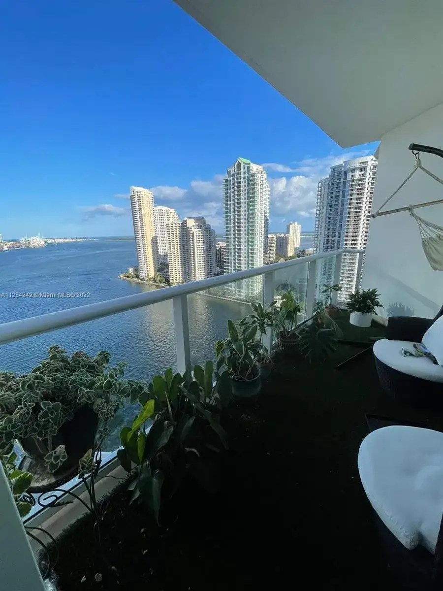 300 S Biscayne Blvd # 2212, Miami FL 33131 photo 5