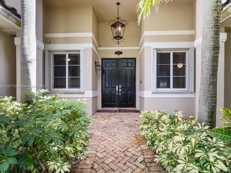 8293 SW 171st Ter, Palmetto Bay FL 33157 photo 2
