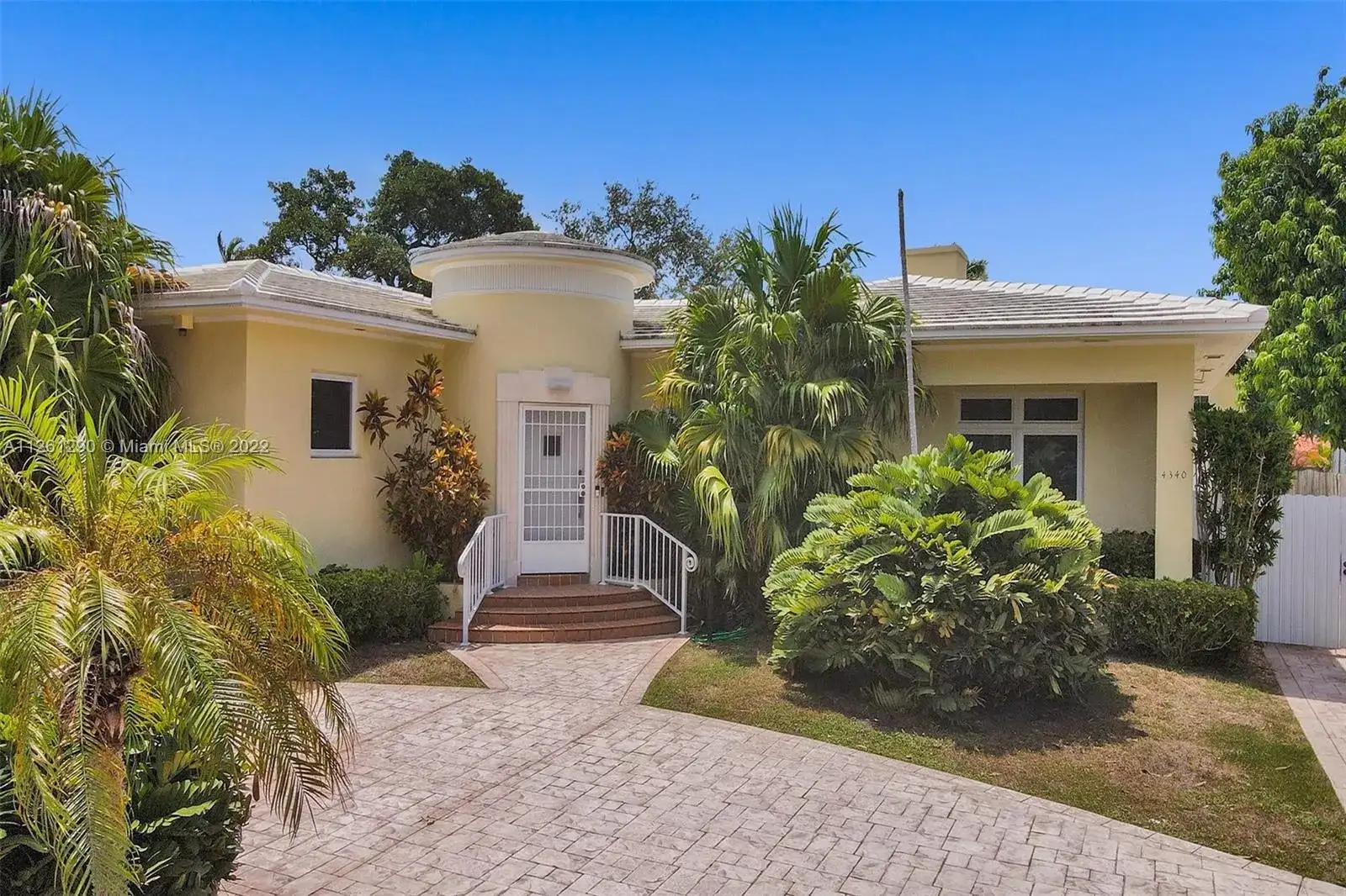 4340 Pine Tree Dr, Miami Beach FL 33140 photo 2