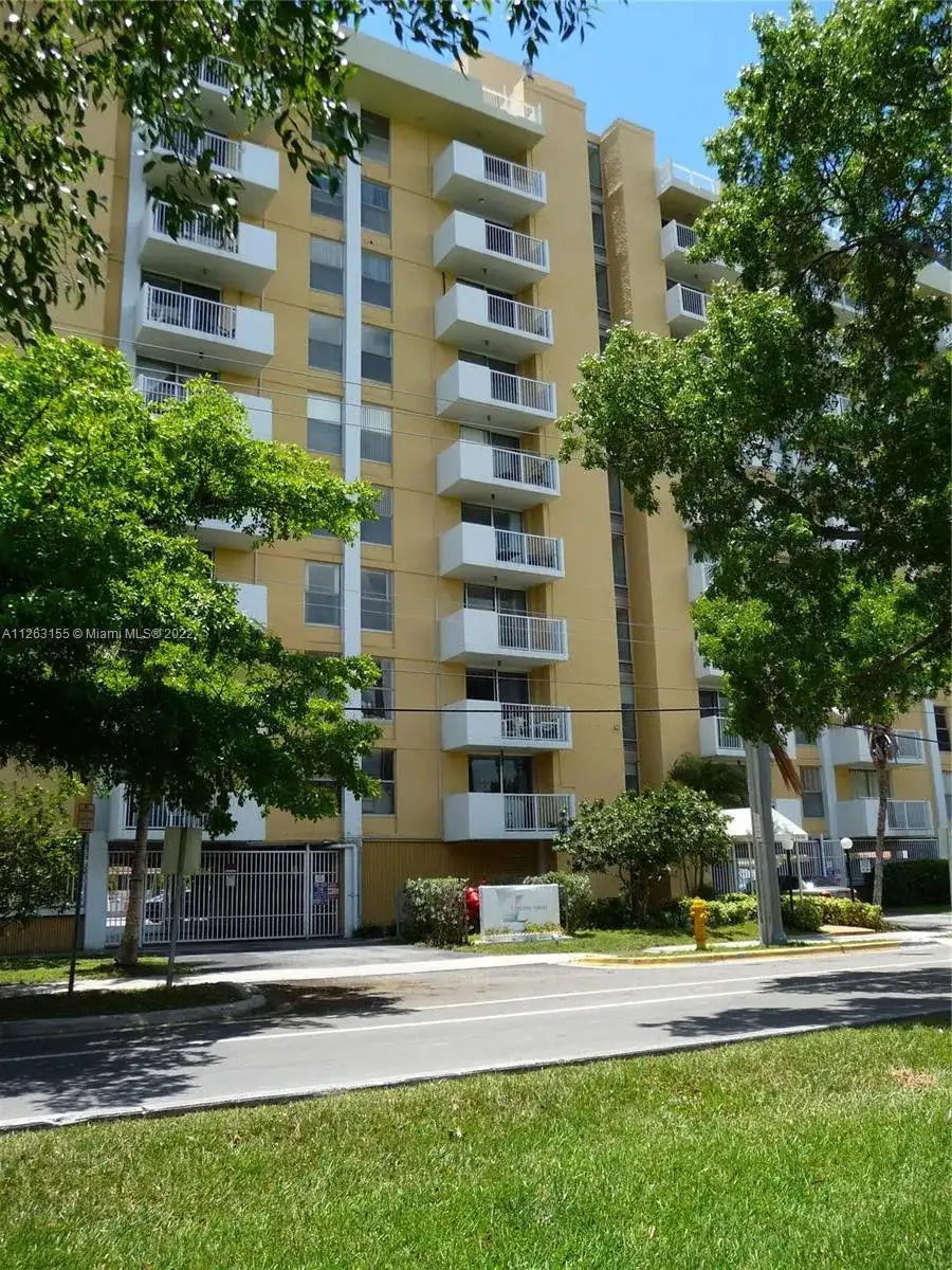 2000 NE 135th St # 1004, North Miami FL 33181 photo 5