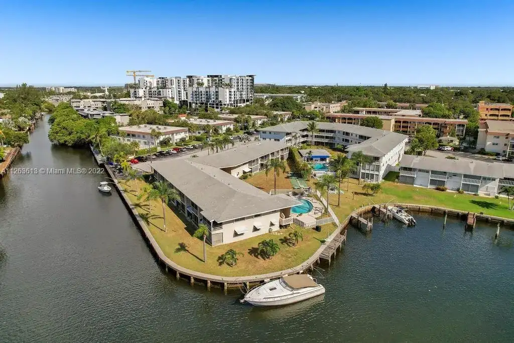 600 Pine Dr # 306, Pompano Beach FL 33060 photo 2