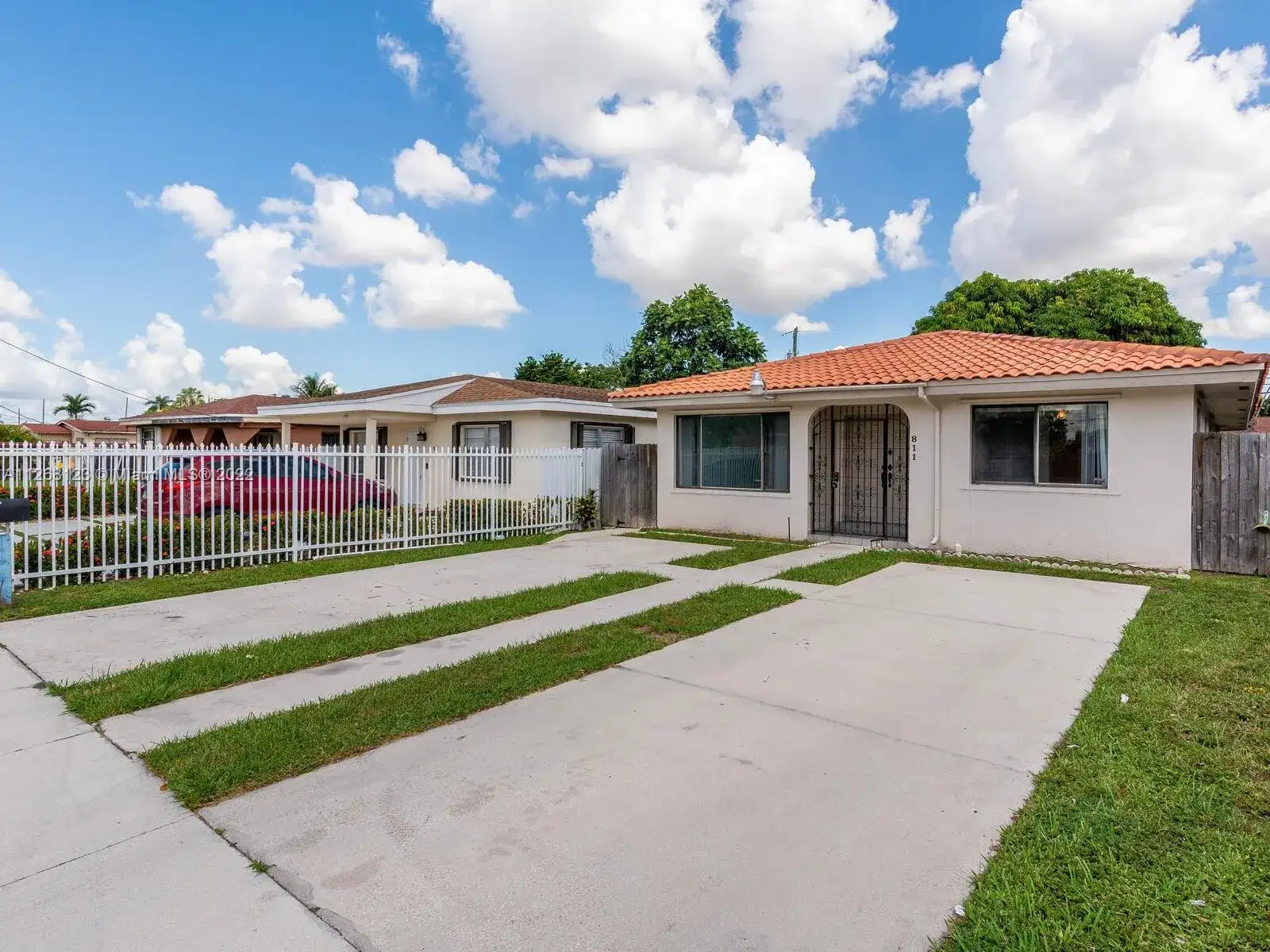811 W 33rd St, Hialeah FL 33012 photo 2