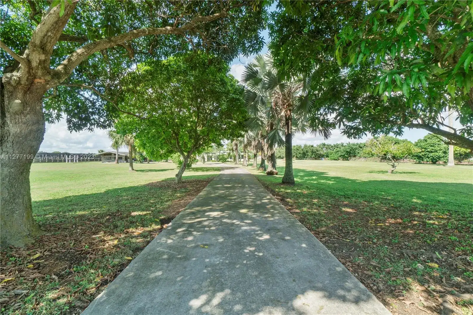 25950 SW 187 AVE, Homestead FL 33031 photo 2