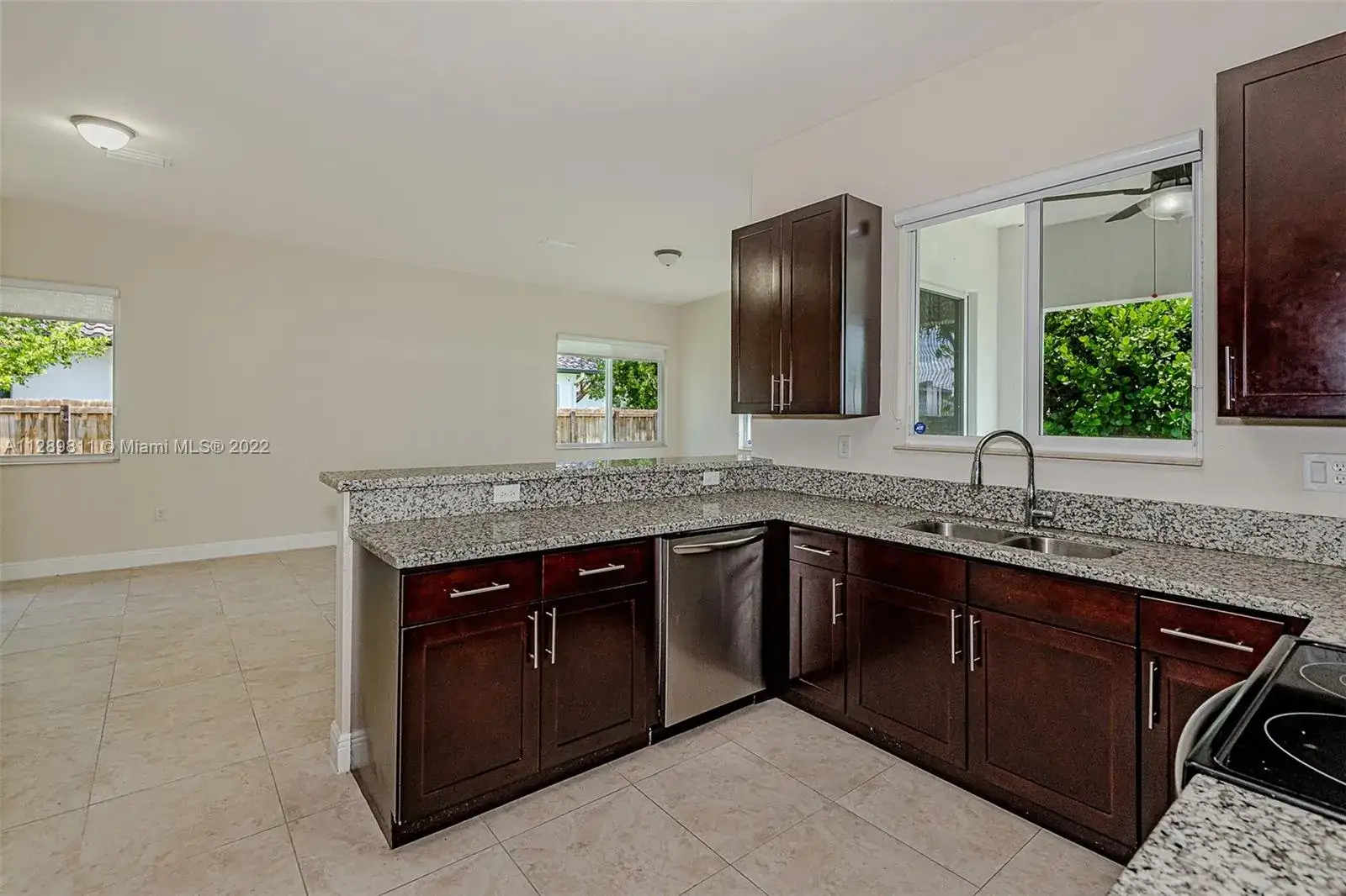 9334 SW 173rd Ter, Palmetto Bay FL 33157 photo 5
