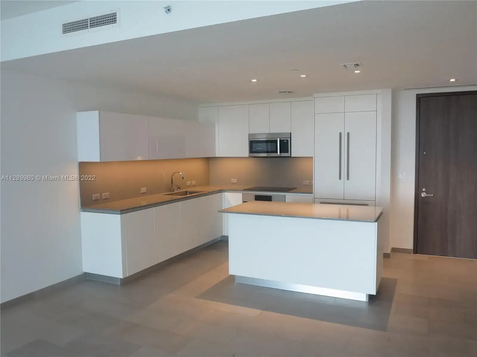 68 SE 6th St # 2110, Miami FL 33131 photo 2