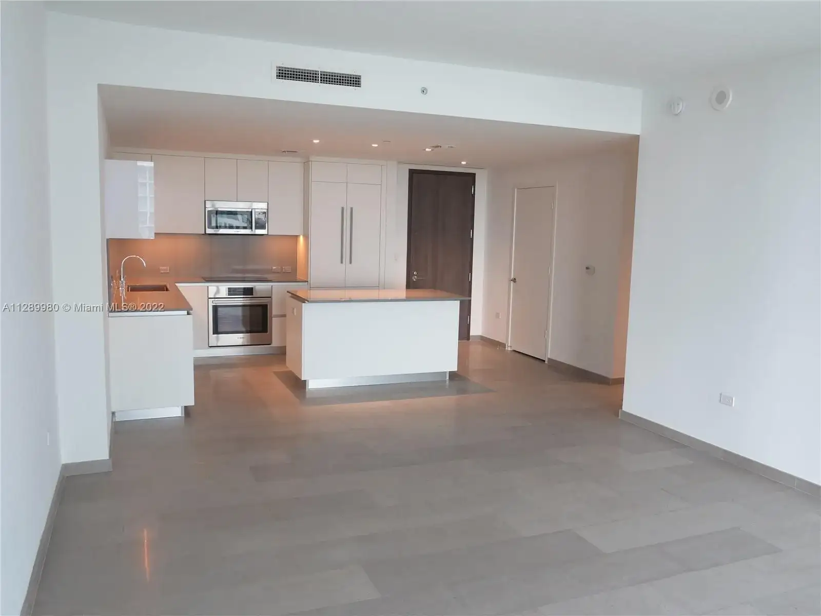 68 SE 6th St # 2110, Miami FL 33131 photo 3