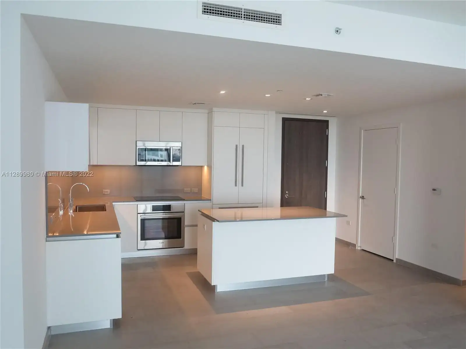 68 SE 6th St # 2110, Miami FL 33131 photo 4