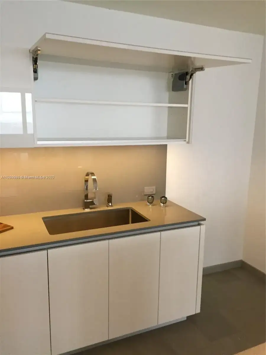 68 SE 6th St # 2110, Miami FL 33131 photo 5