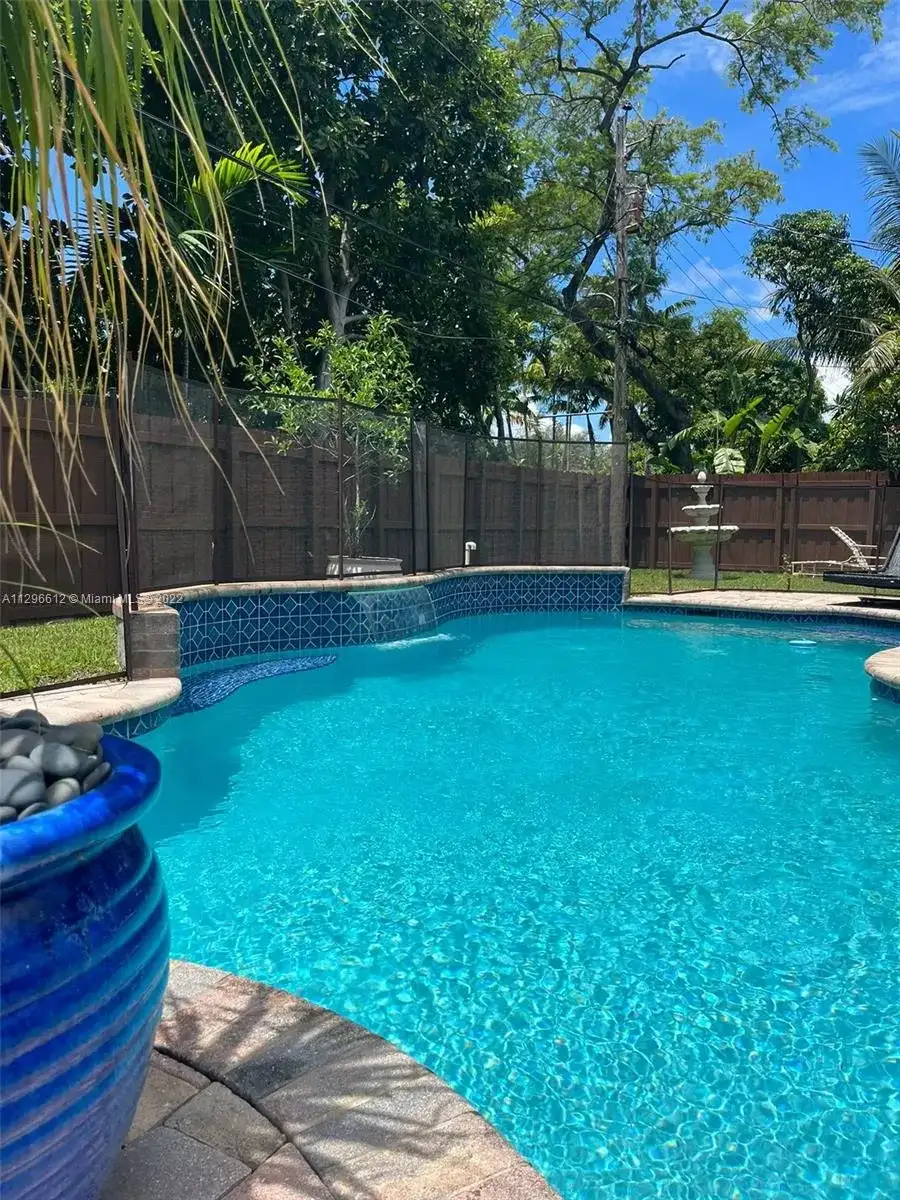 850 NE 182nd Ter, North Miami Beach FL 33162 photo 2
