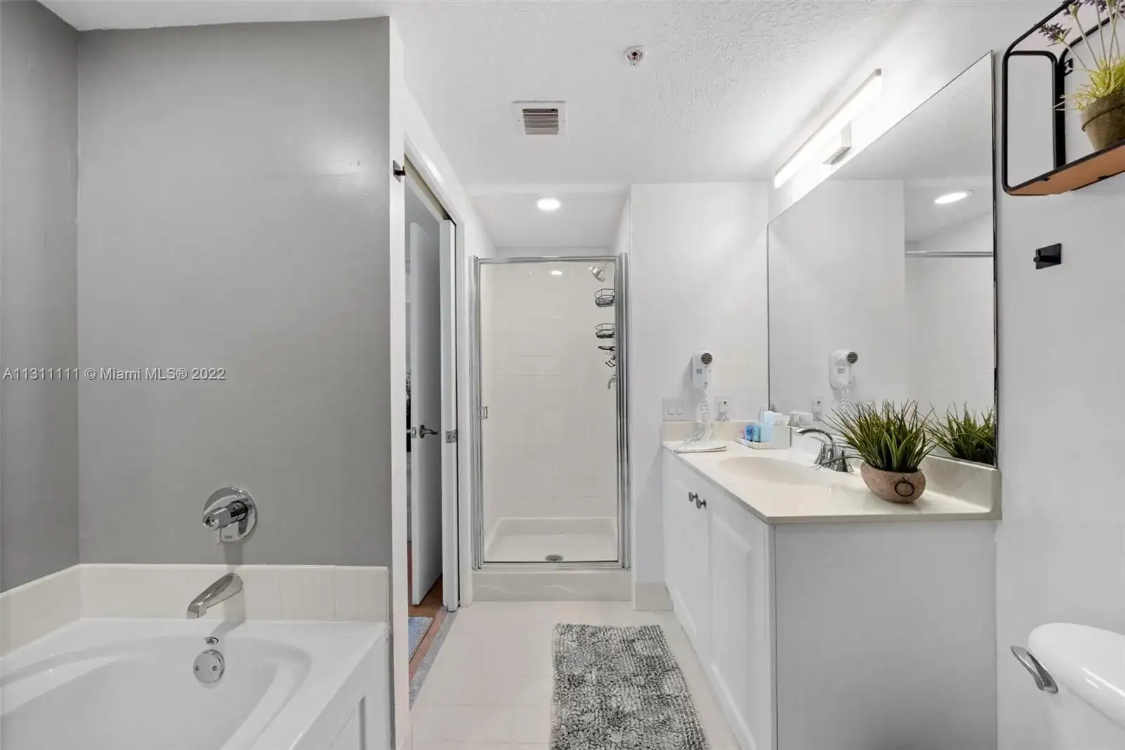 18100 N Bay Rd # 308, Sunny Isles Beach FL 33160 photo 5
