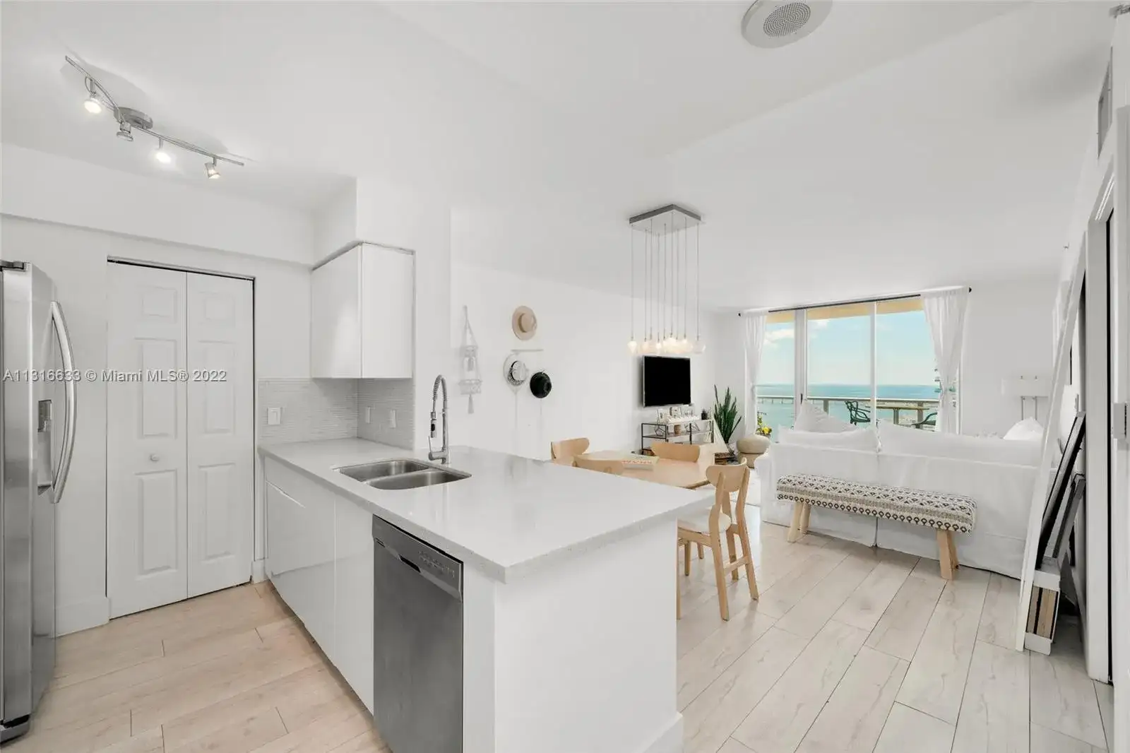 1155 Brickell Bay Dr, Miami FL 33131 photo 3