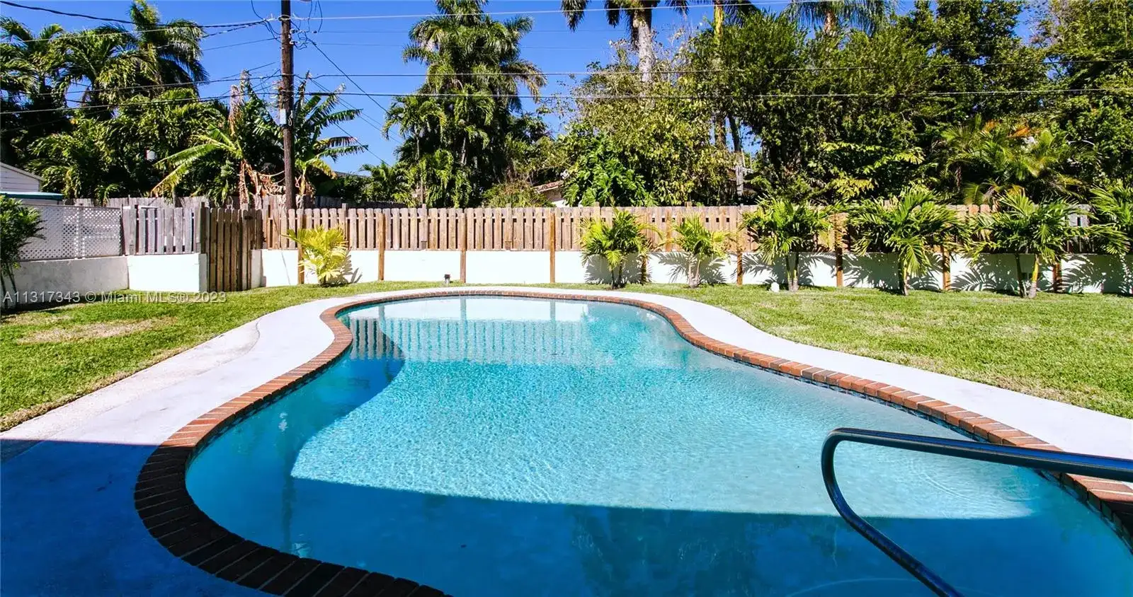 951 Washington St, Hollywood FL 33019 photo 2