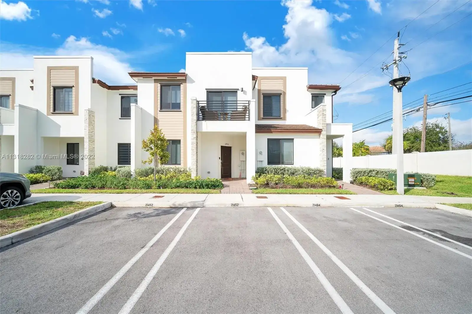 21452 NE 3rd Path, Miami FL 33179 photo 2