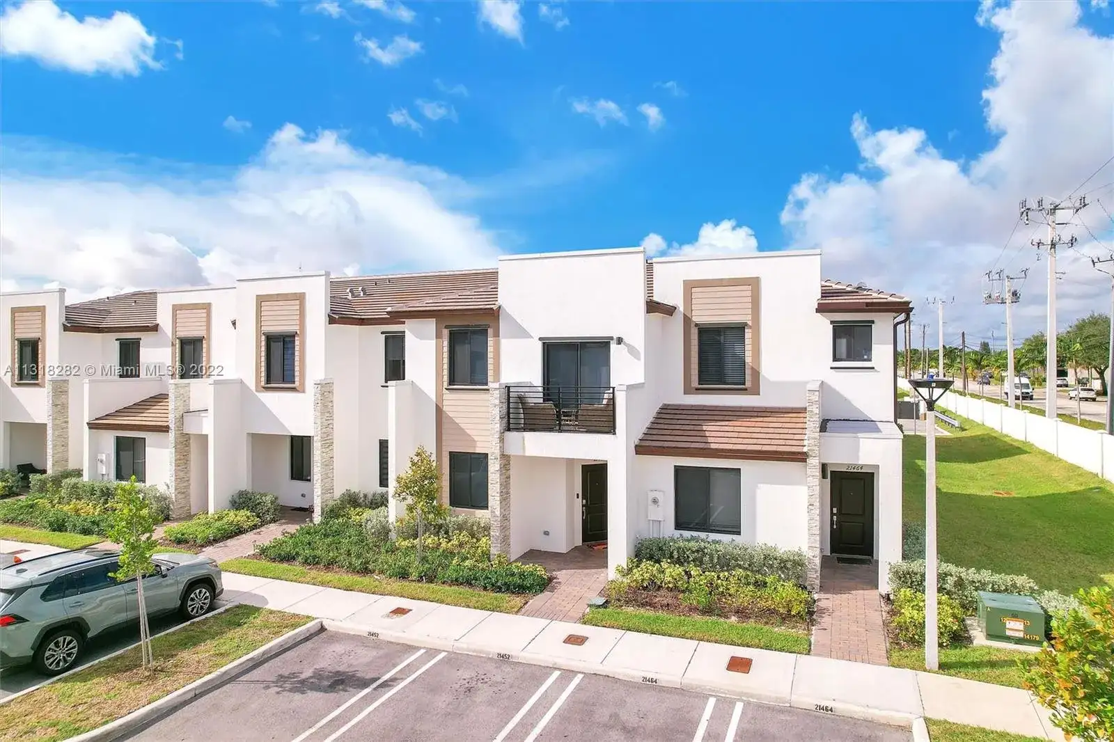 21452 NE 3rd Path, Miami FL 33179 photo 3