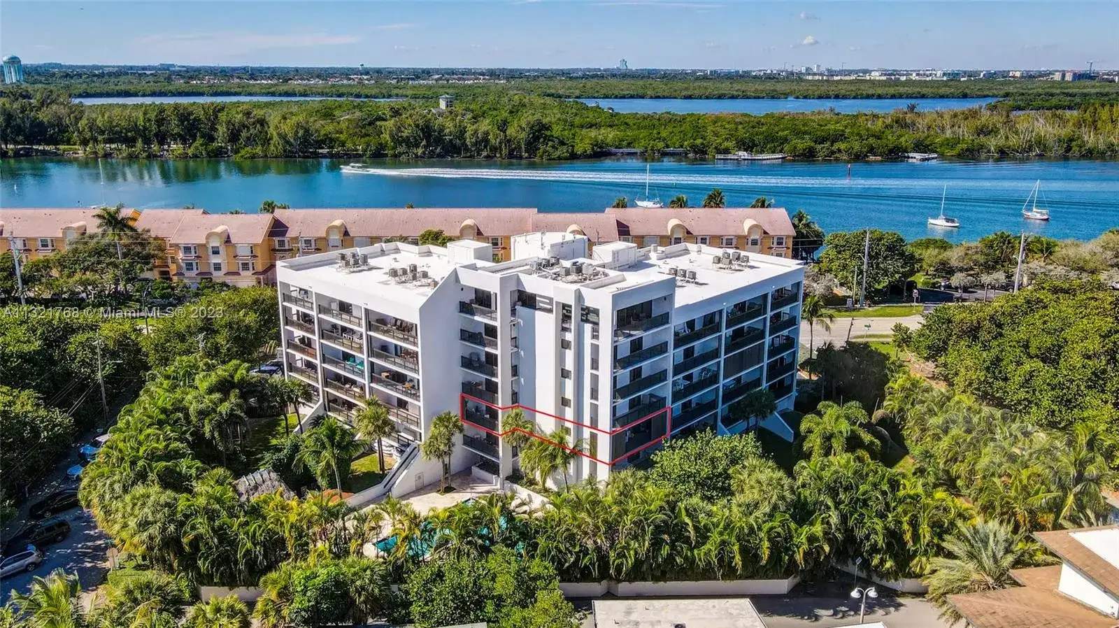 4201 N Ocean Dr # 304, Hollywood FL 33019 photo 2