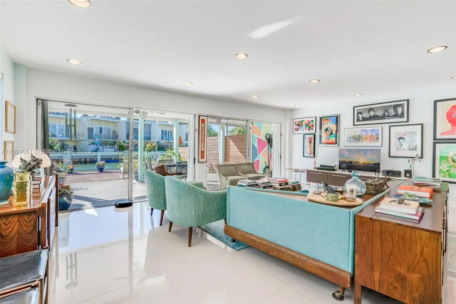 830 Raymond St, Miami Beach FL 33141 photo 5