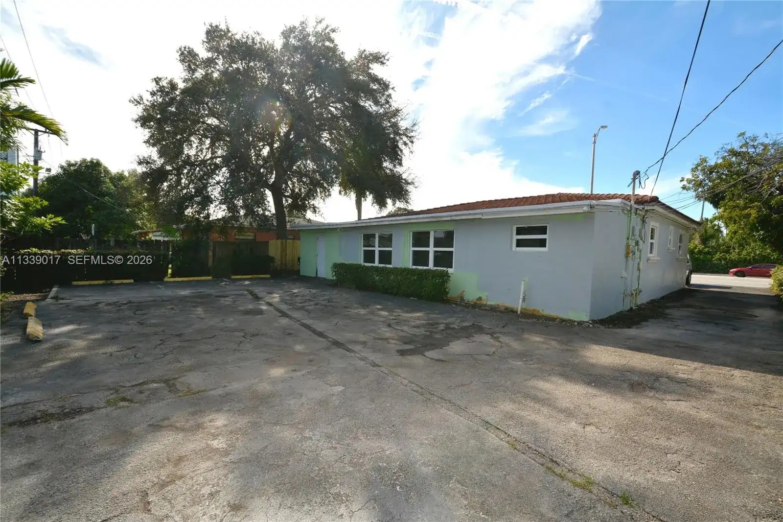 16921 NE 6th Ave, North Miami Beach FL 33162 photo 3