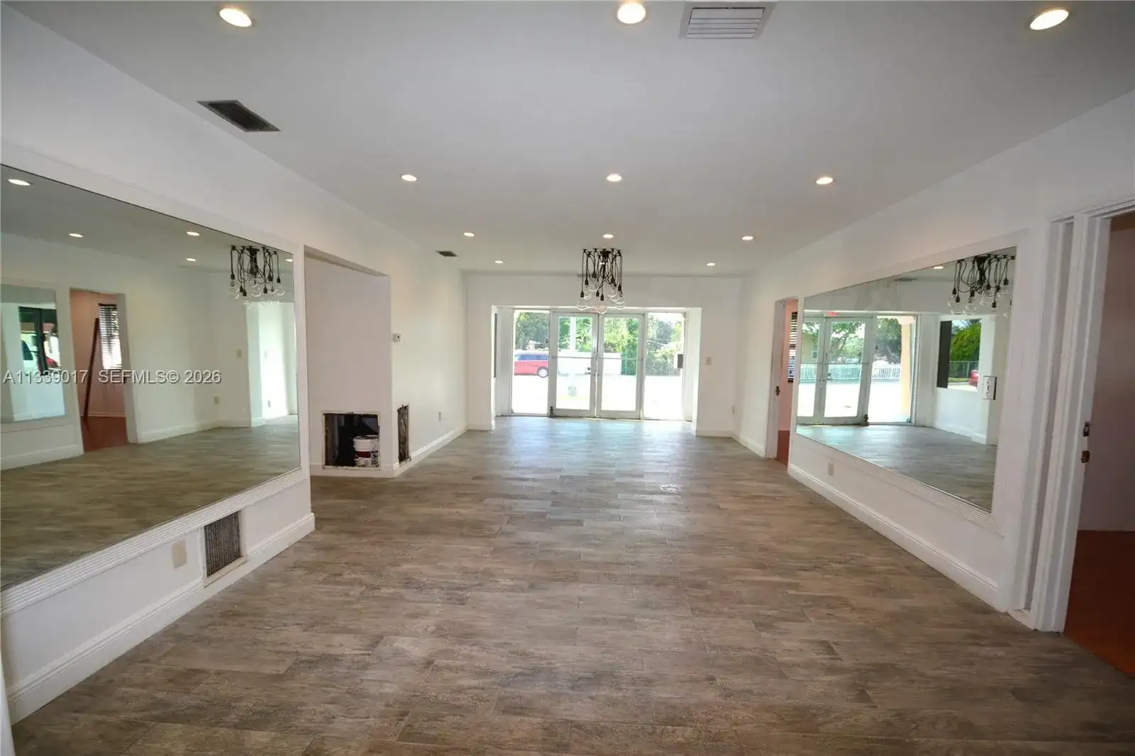 16921 NE 6th Ave, North Miami Beach FL 33162 photo 4