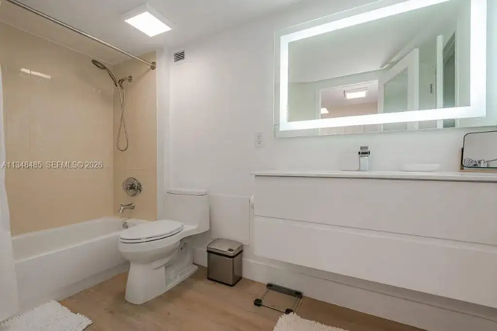 2301 Collins Ave # 927, Miami Beach FL 33139 photo 4