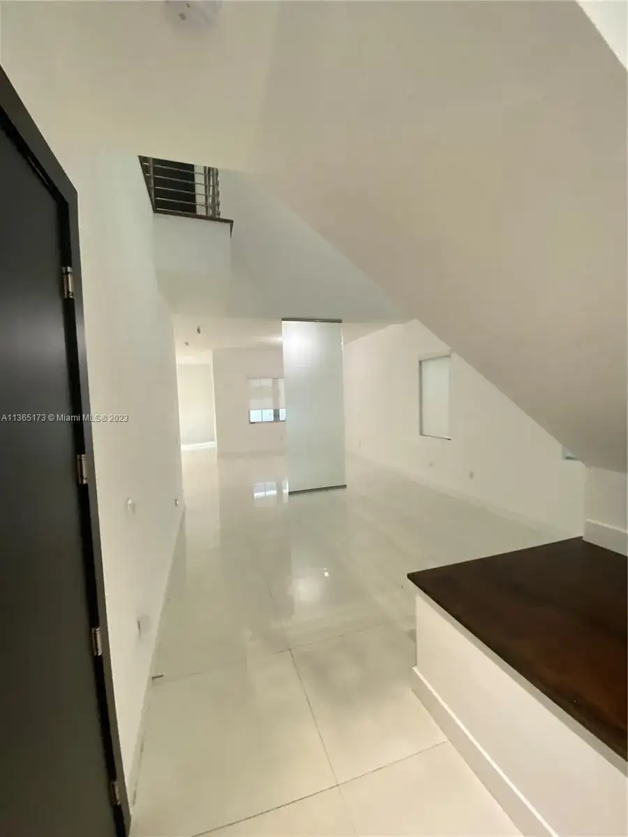 8255 NW 34th St, Doral FL 33122 photo 3
