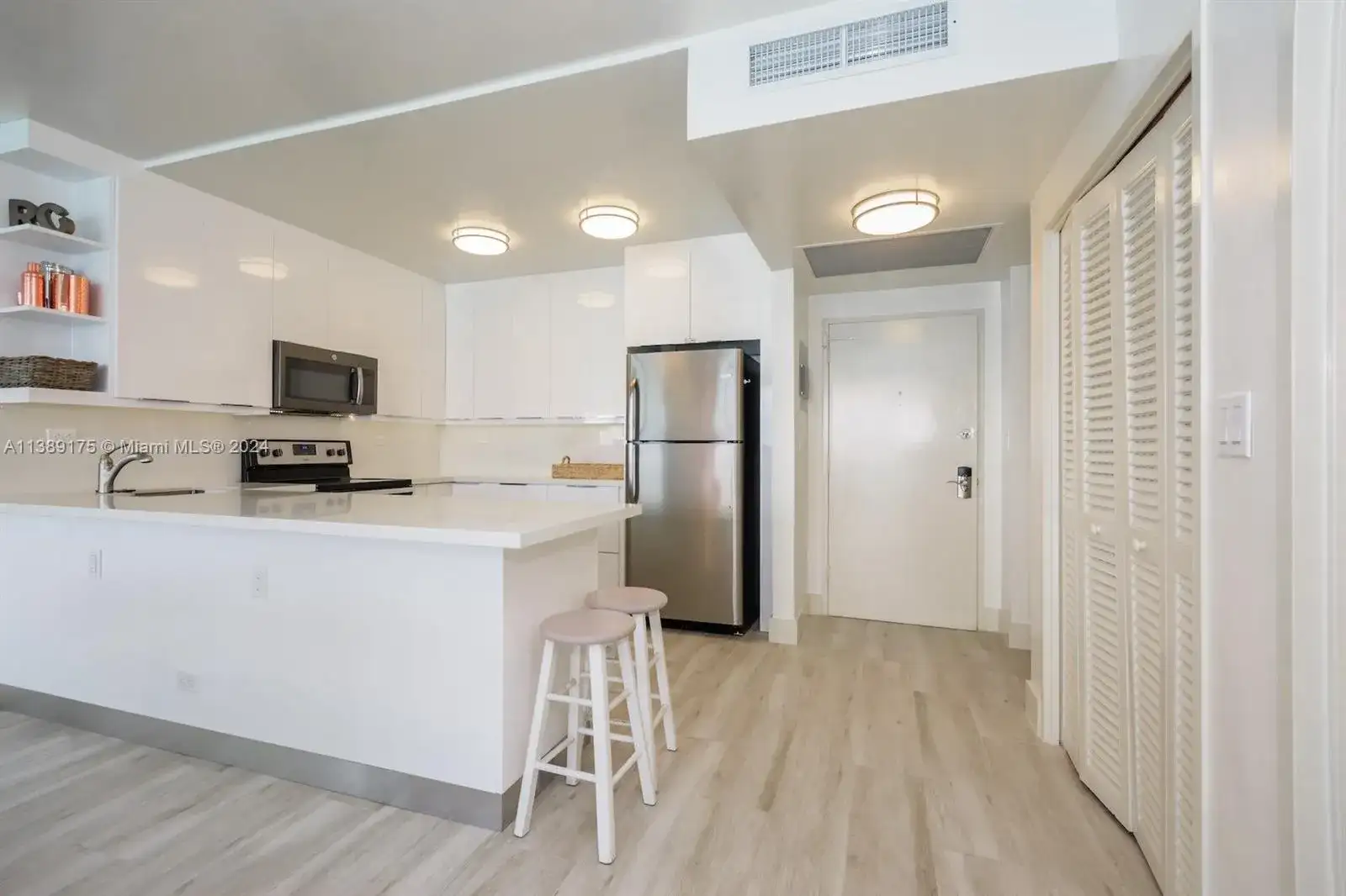 5601 Collins Ave # 1204, Miami Beach FL 33140 photo 4