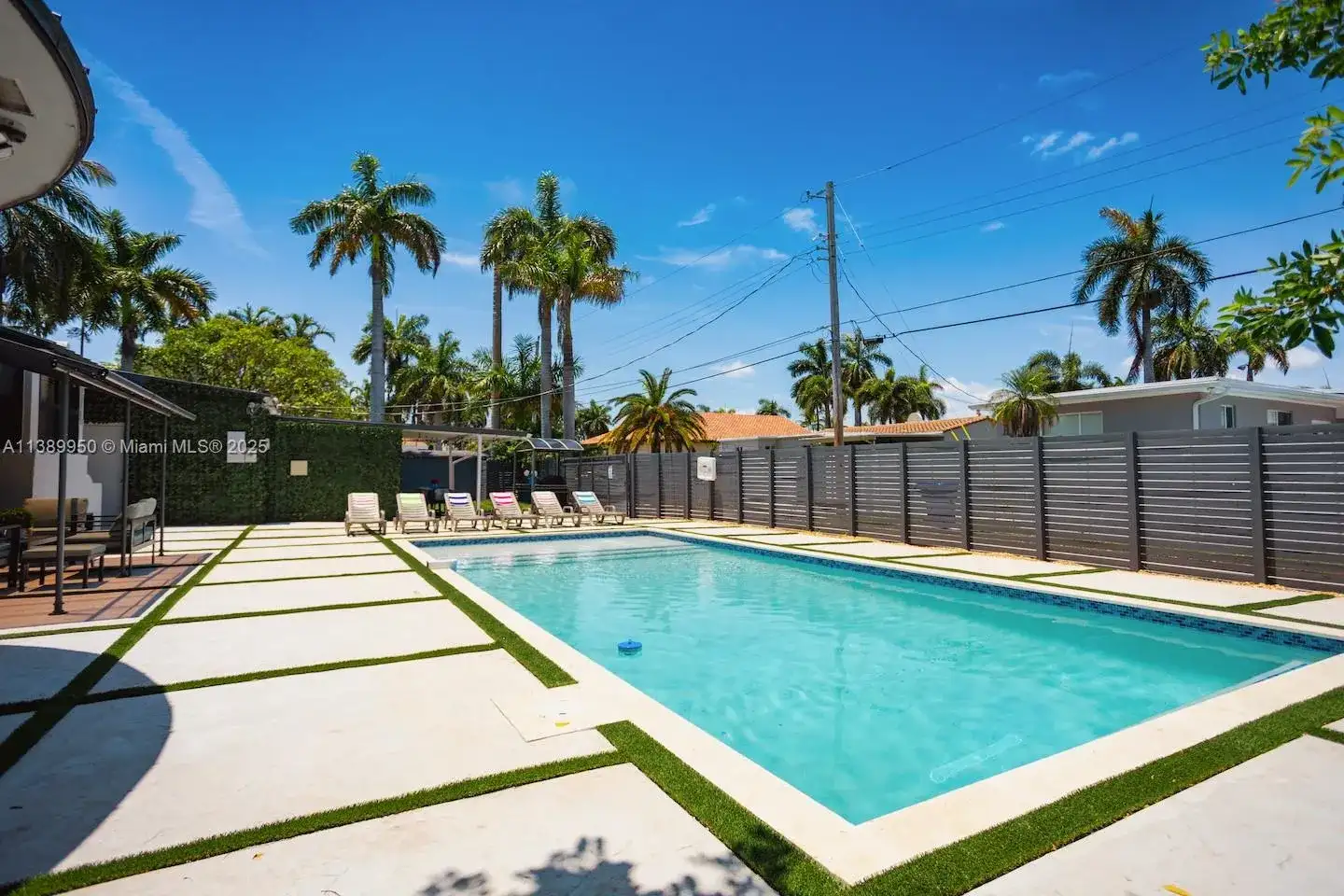 801 Harrison St, Hollywood FL 33019 photo 2
