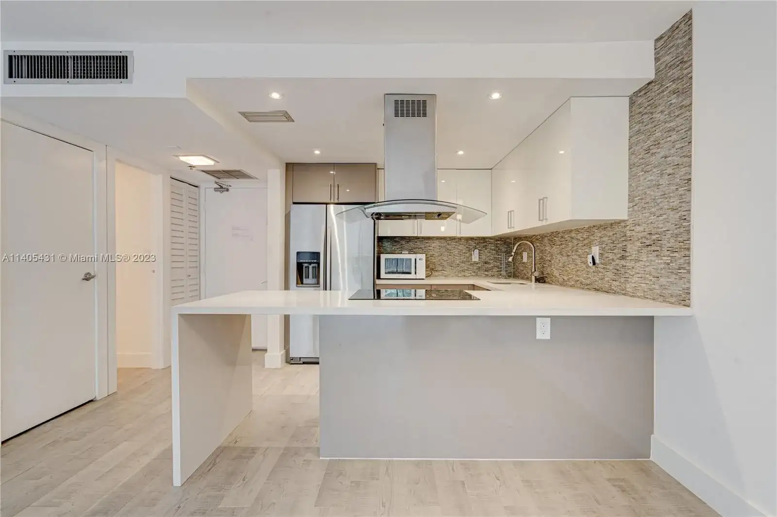 20367 W Country Club Dr # L25, Aventura FL 33180 photo 4