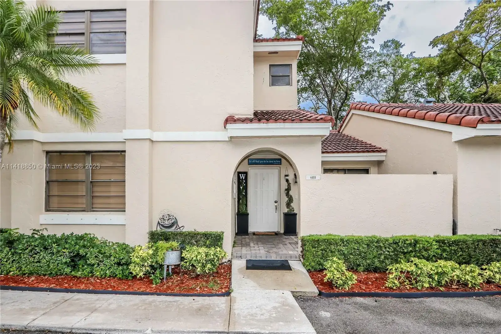 6111 NW 171st St, Hialeah FL 33015 photo 2