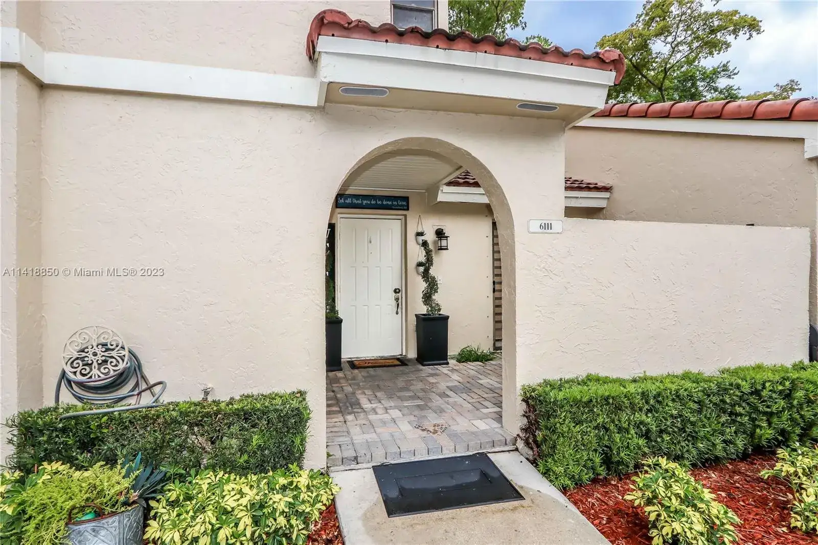 6111 NW 171st St, Hialeah FL 33015 photo 3