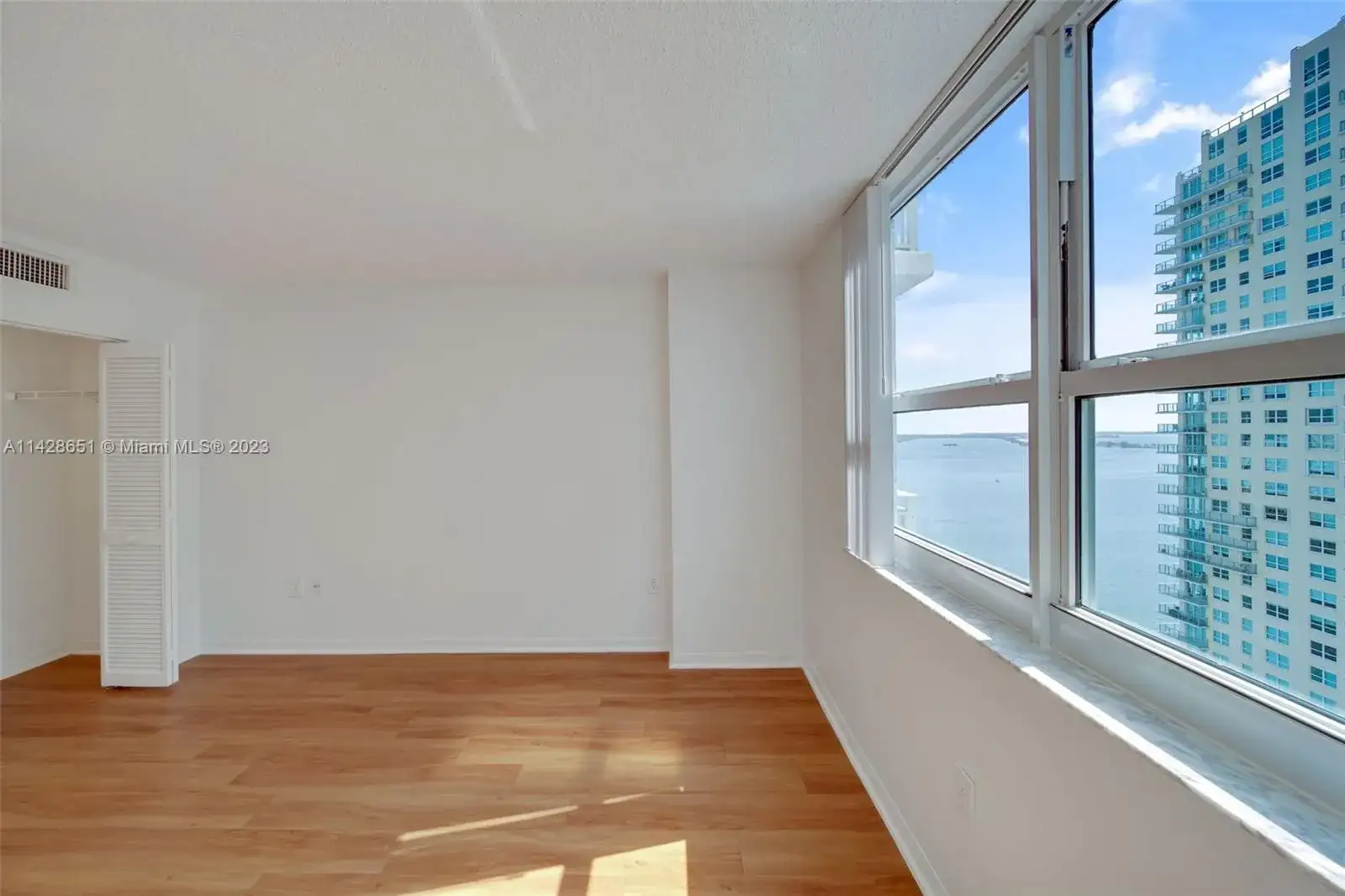 1111 Brickell Bay Dr # 2103, Miami FL 33131 photo 2