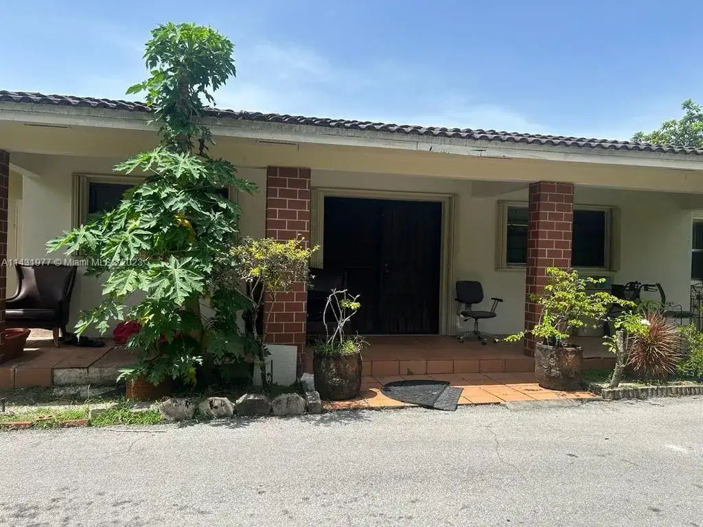 9855 SW 62nd St, Miami FL 33173 photo 2