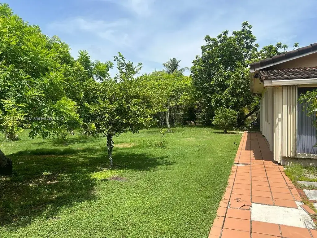 9855 SW 62nd St, Miami FL 33173 photo 4